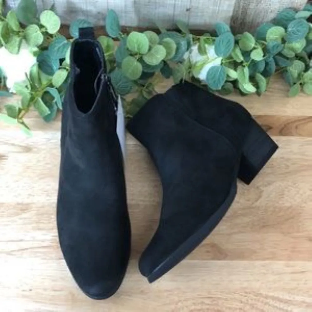Aqua  Isla Almond Toe Ankle Fashion Boots, Black Suede, Size 8.0