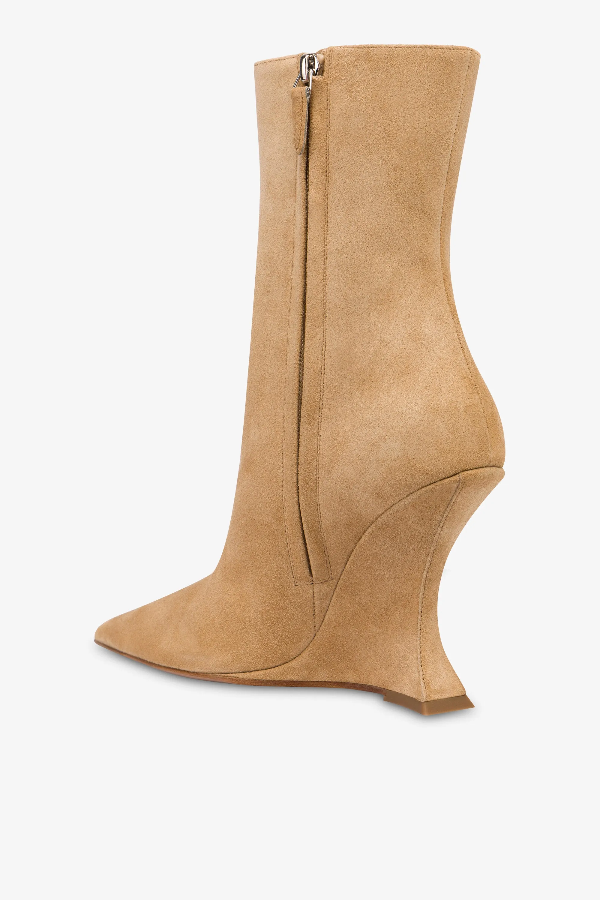 Boots in caramel suede leather