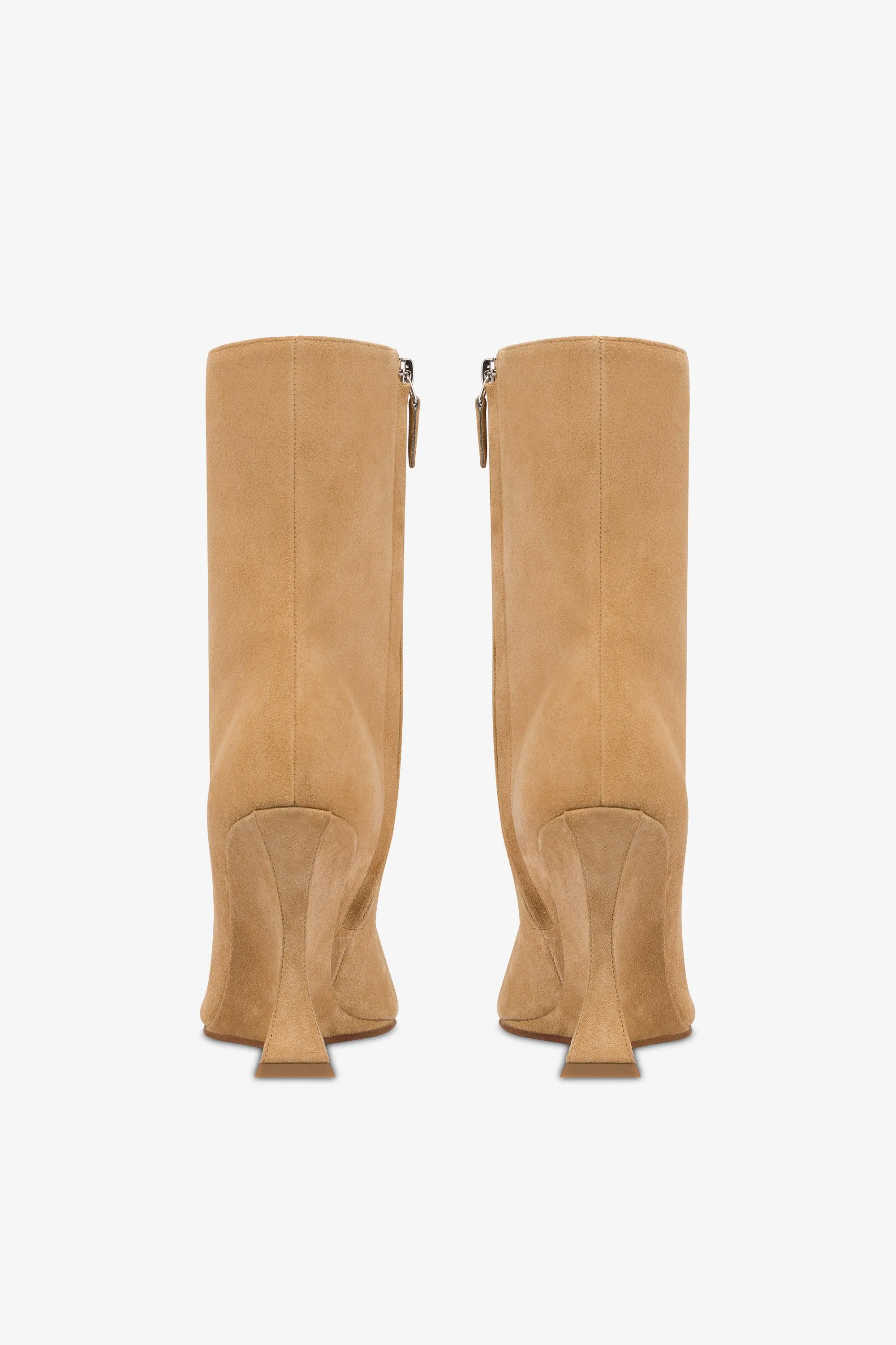 Boots in caramel suede leather
