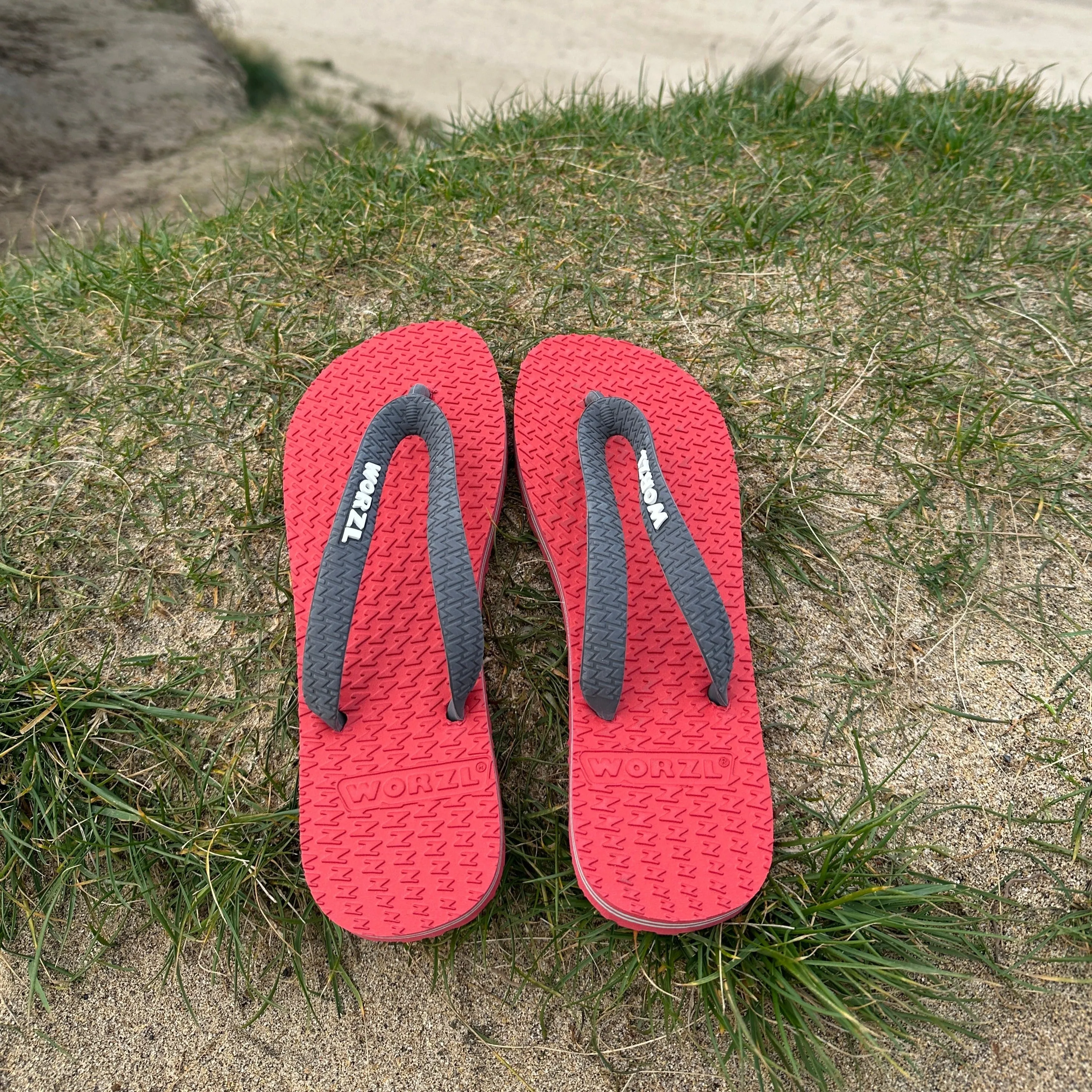 BRIGHT RED - Mens non plastic, biodegradable, rubber flip flops made in the UK.