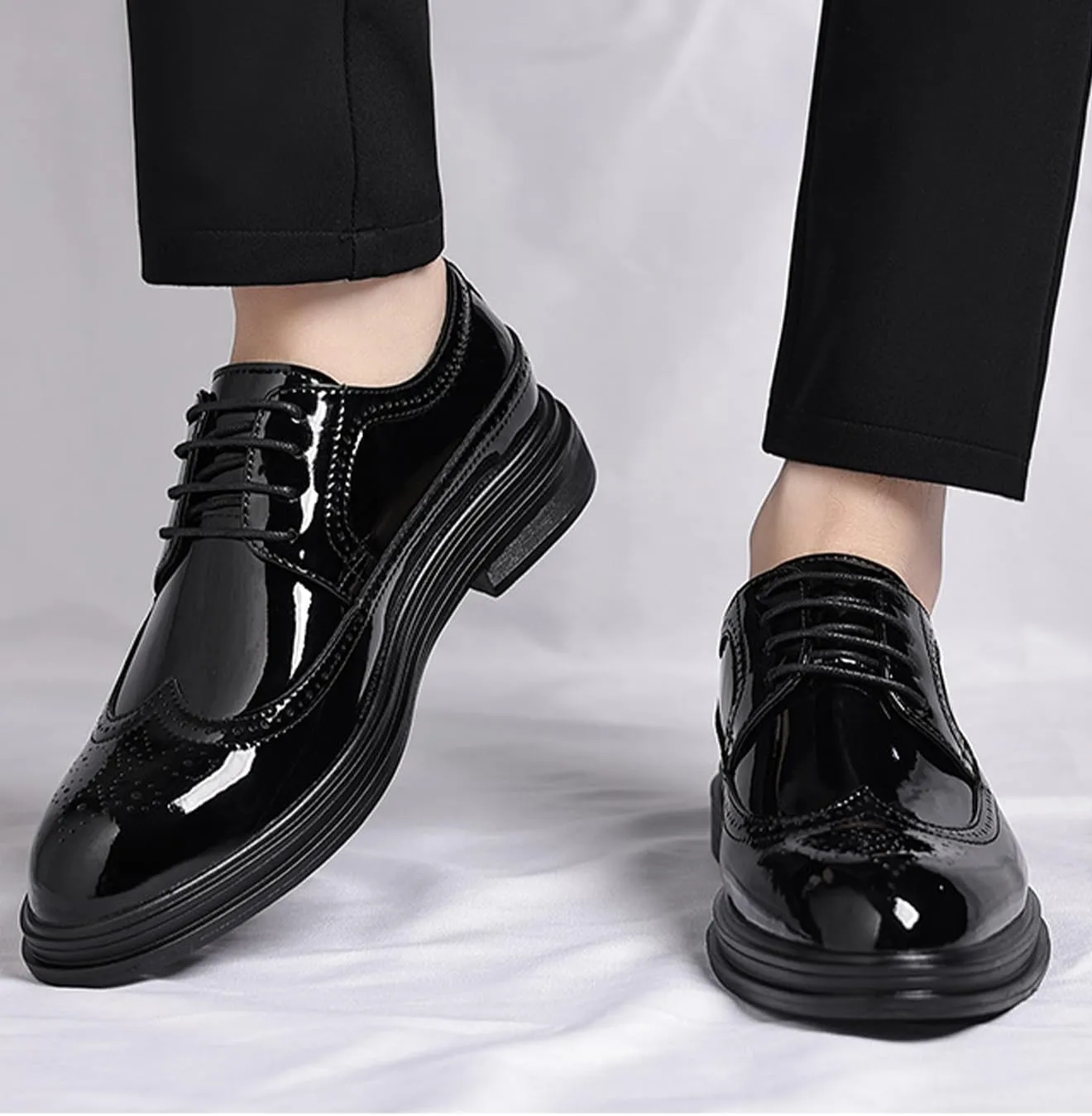 Men's Black Patent Leather Wingtip Dress Oxford Shoes Classic Modern Lace-up Plain Toe Business Casual Brogue Leather Shoes