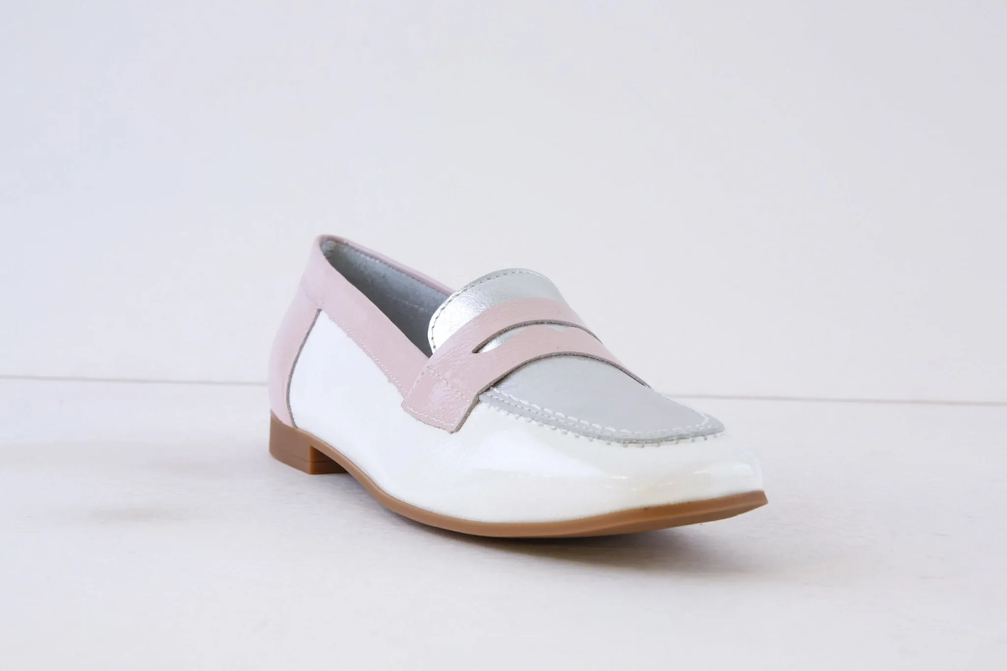 PITILLOS - 10472 LOW HEEL SLIP-ON SHOE - WHITE/SILVER/PINK