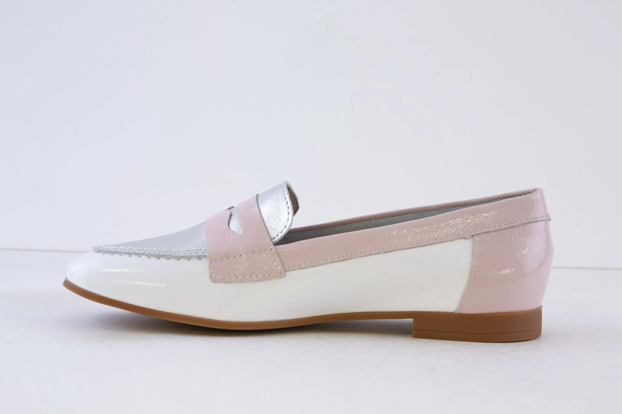 PITILLOS - 10472 LOW HEEL SLIP-ON SHOE - WHITE/SILVER/PINK
