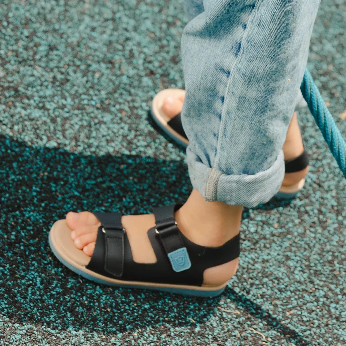 Wilder Sandal in Black/Blue