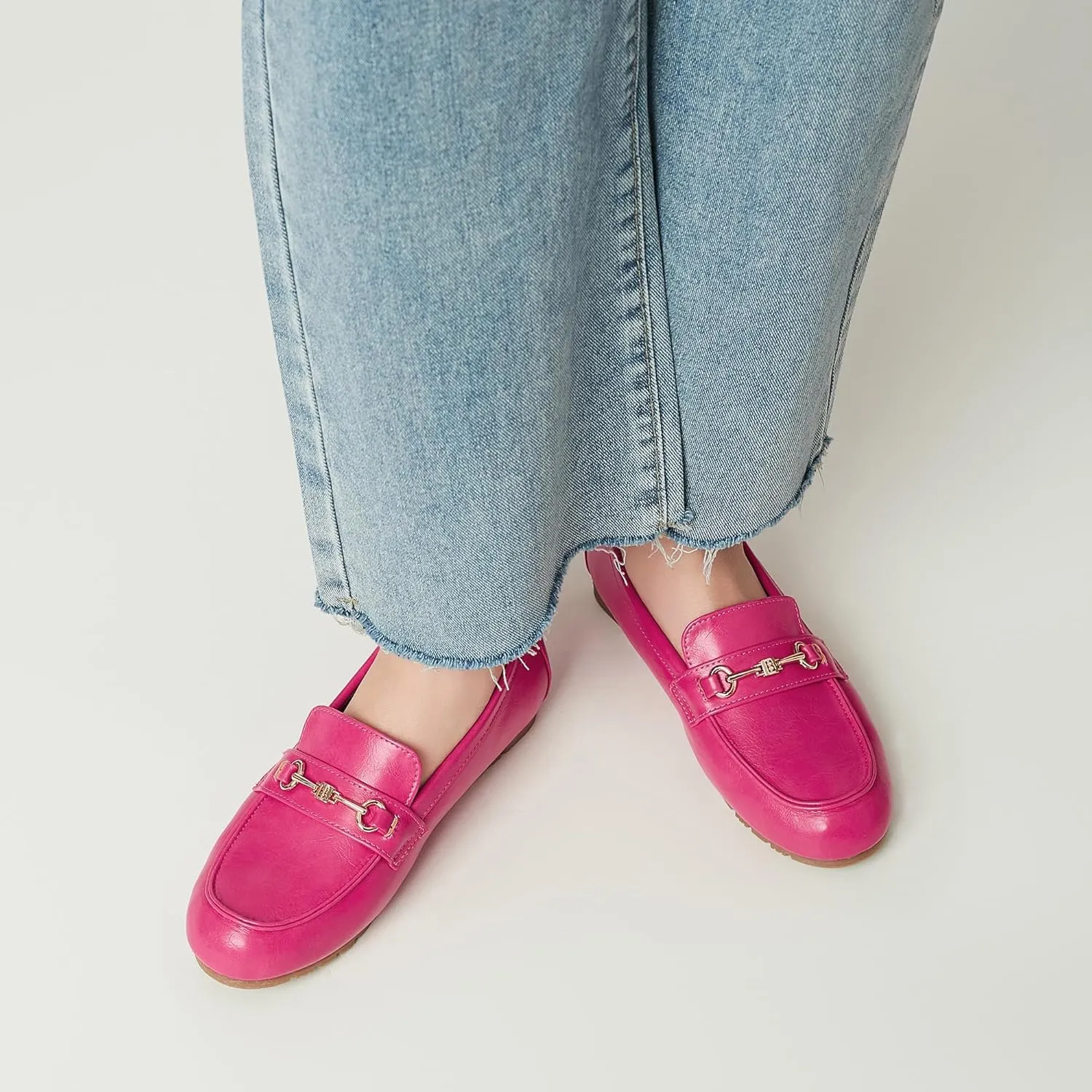 Women's Wide Loafers Casual Slip on Flat Shoes Women's Comfort Penny Loafers with Arch Support Women Dressy Moccasins